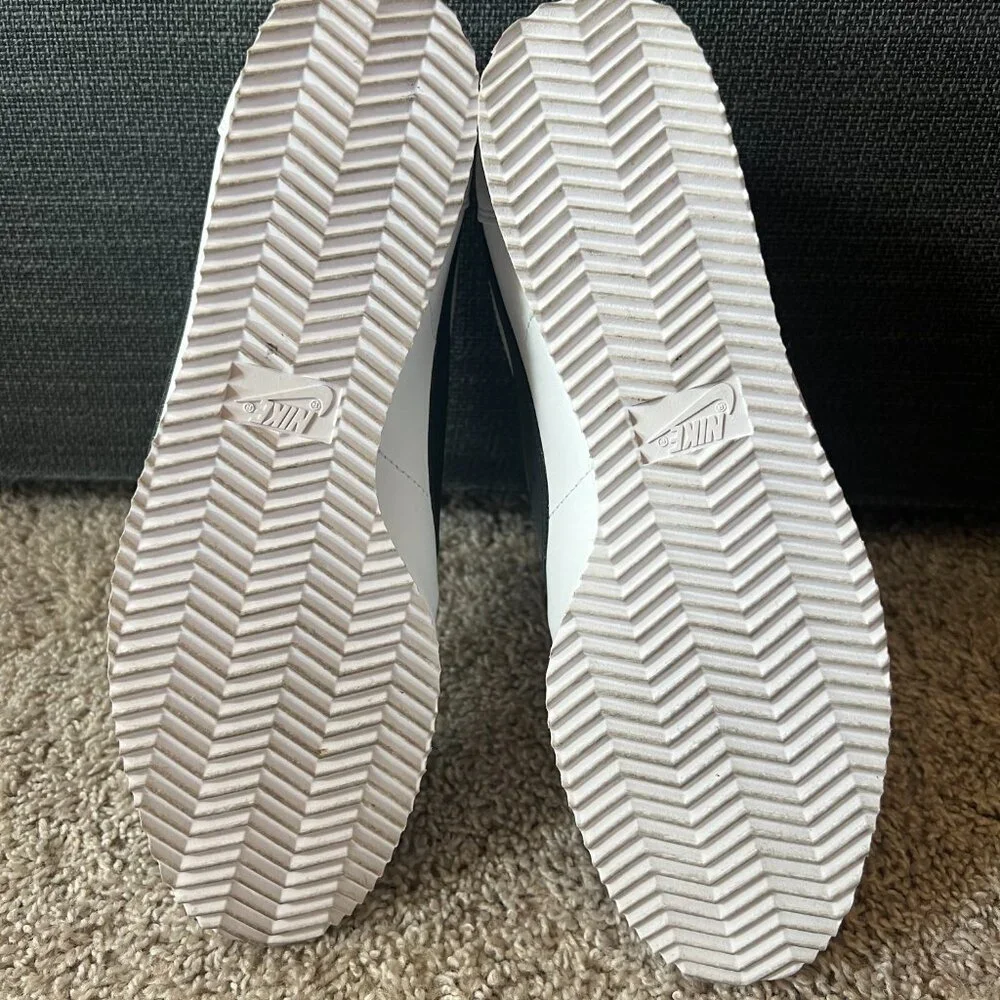 Nike Cortez Size 10 Womens White-Black - Picture 3 of 7